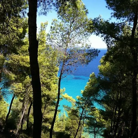 Holiday House In أفيتوس