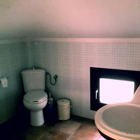 Holiday House In أفيتوس